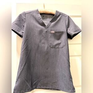 Slim Catarina One Pocket Scrub top. Size XXS
